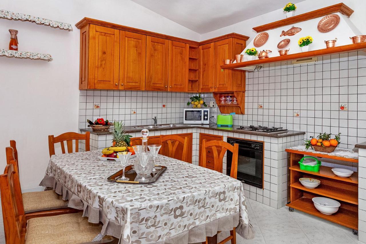 Il Tiglio Holiday Home - De Vivo Realty Масса-Лубренсе Екстер'єр фото